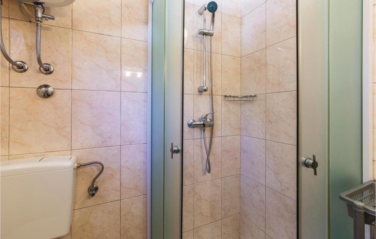 Amazing Apartment In Pula With Kitchen Pula