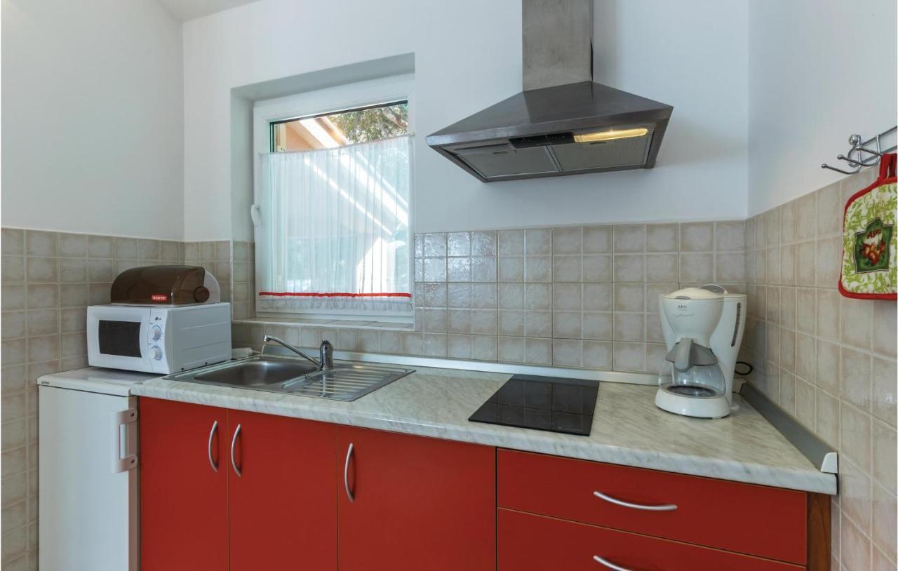 Amazing Apartment In Pula With Kitchen