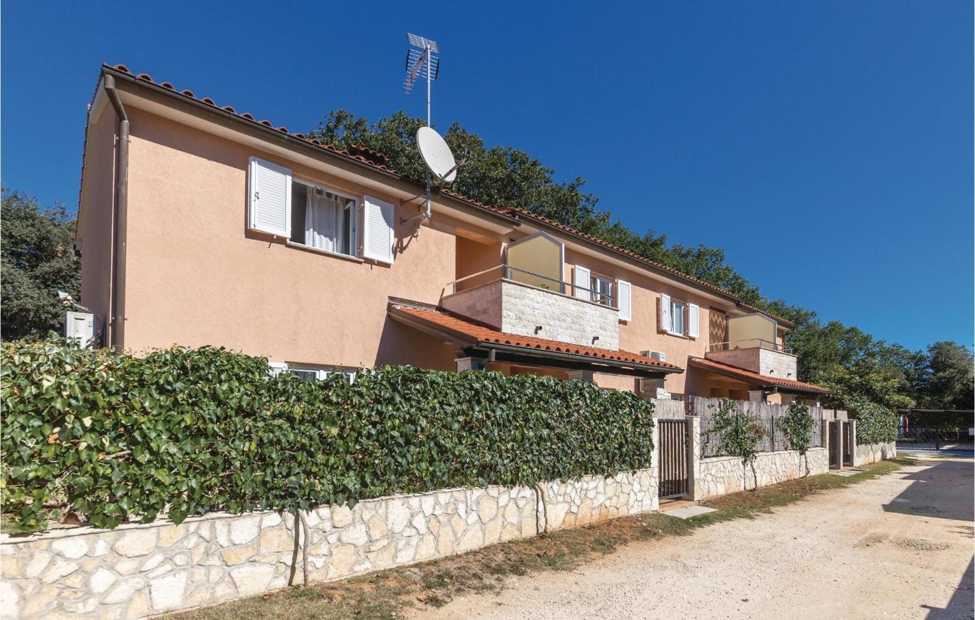 Amazing Apartment In Pula With Kitchen *